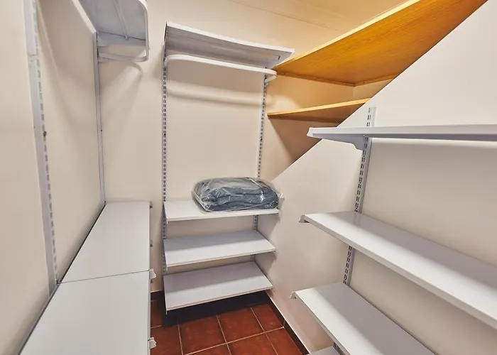 La Casa Del Barrio - *