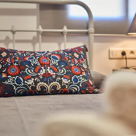 La Casa Del Barrio - *